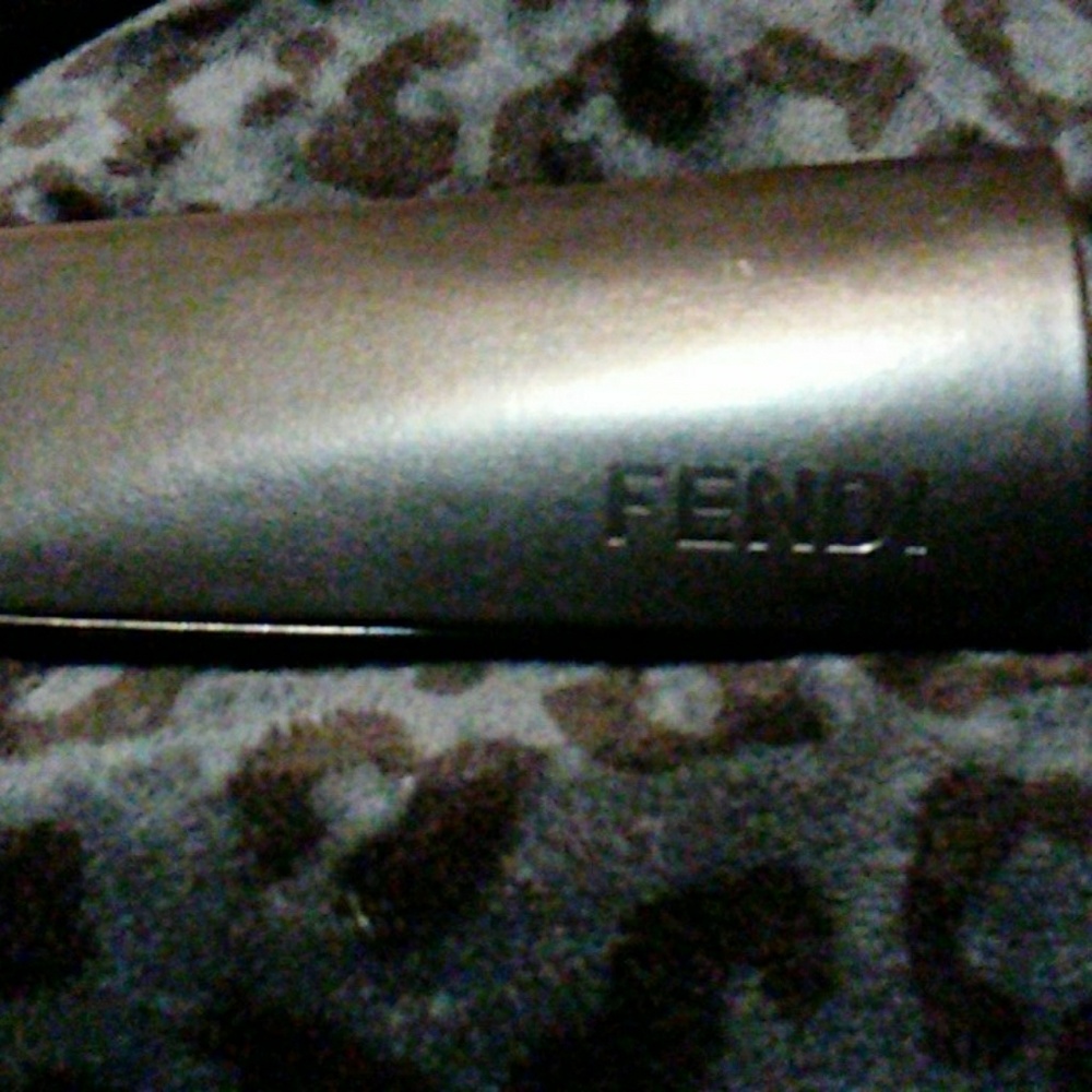 👓 Fendi glass case